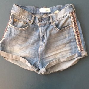 High waist shorts with side detail